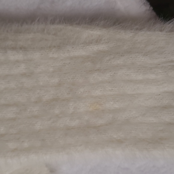 Urban Oufitters soft short sweater with black buttons - Picture 3 of 6